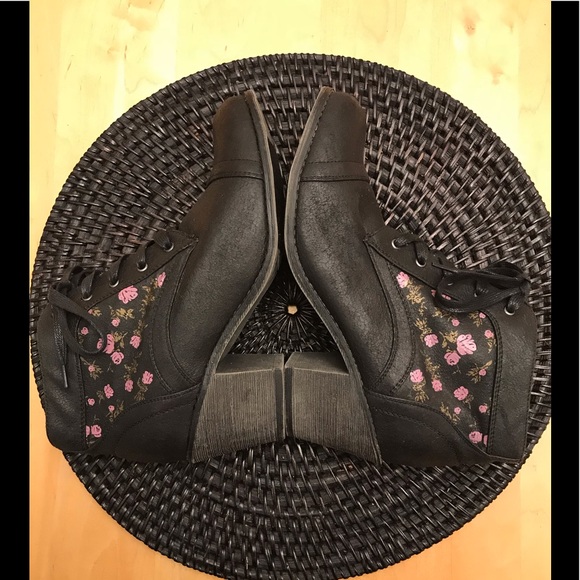 NEW LILLIANA Rose Leighton Sz 7.5 BOOTIES - Picture 2 of 7